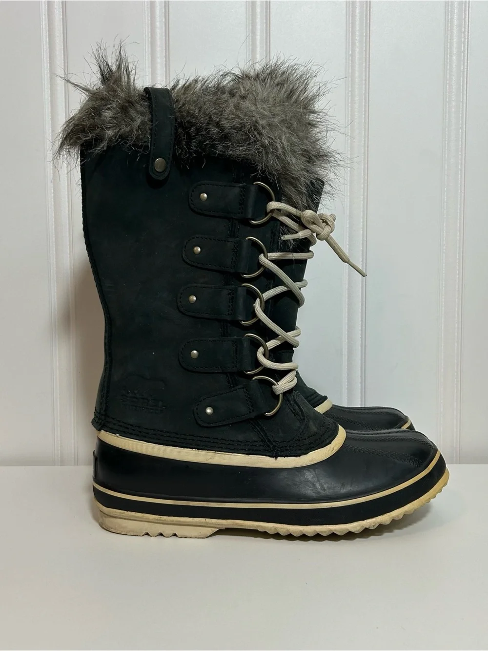 Sorel Joan of arctic Black and Cream Lace-Up Fur-Trim Winter Boots